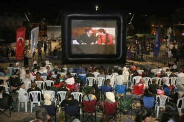 Küçükçekmece’de açık hava sinema günlerine yoğun ilgi
