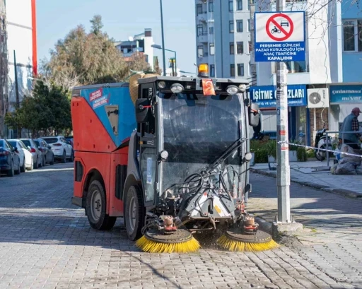 Kuşadası Belediyesi’nden ‘Burç Sokak’ta’ detaylı temizlik çalışması
