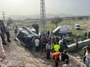 Kütahya’da yolcu otobüsü devrildi: 13 kişi yaralandı
