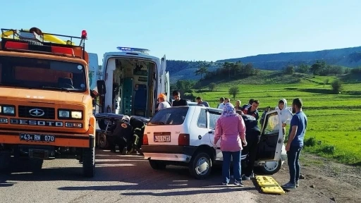 Kütahya Domaniç-Tavşanlı karayolunda trafik kazası: 3 yaralı
