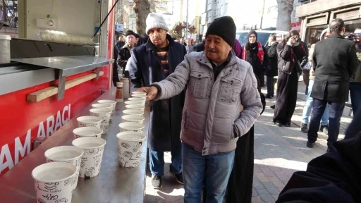 Kütahya Vakıflar Bölge Müdürlüğü’nden halka salep ikramı
