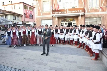 Letonyalı ve Makedon dansçılar Yenişehir’de sahne aldı
