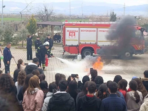 Liseliler yangın sırasında ne yapacaklarını uygulamalı öğrendi
