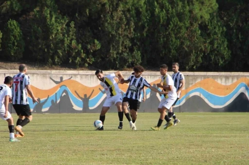 Maça bir gün kala lisansları çalınan futbolcular, sahaya çıkmayı başarsalar da maçı kazanamadılar
