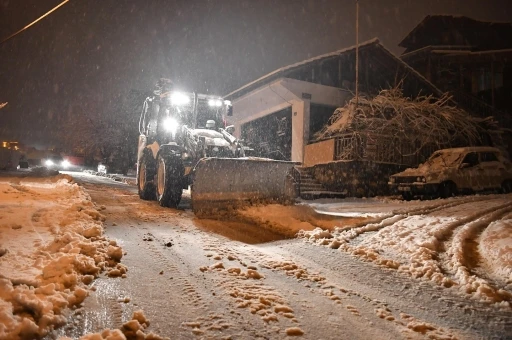 Malatya’da karla mücadele ediliyor
