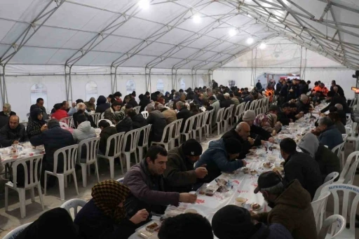 Malatya’da vatandaşlar iftar çadırında bir araya geldi
