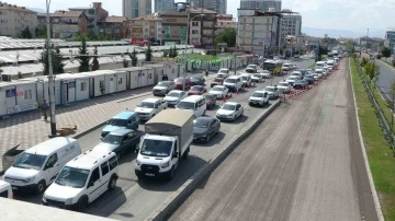 Malatya’da yol çalışmaları nedeniyle oluşan trafiğe tepki
