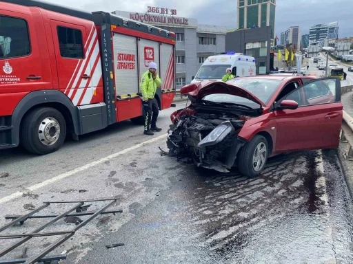 Maltepe’de iki araç kafa kafaya çarpıştı: 5 yaralı
