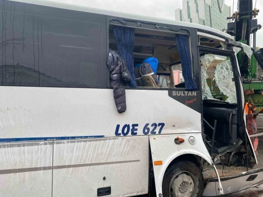 Maltepe’de minibüs devrildi: 1 ölü, 7 yaralı
