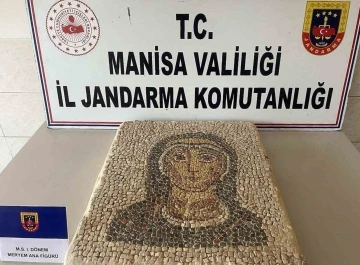 Manisa’da Geç Roma Dönemi’ne ait mozaik ele geçirilerek müzeye teslim edildi
