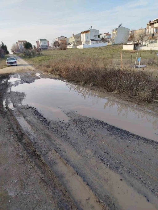 Marmaraereğlisi Yeniçiftlik’te yollar köstebek yuvasına döndü
