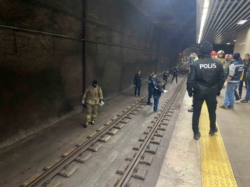 Marmaray’da tren aylarına atlayan şahıs hayatını kaybetti
