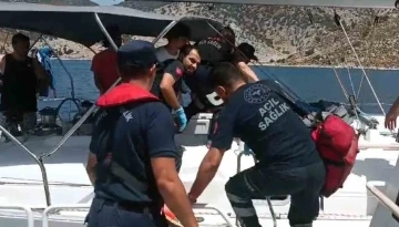 Marmaris’te özel teknesinde rahatsızlanan vatandaşı Sahil Güvenlik tahliye etti
