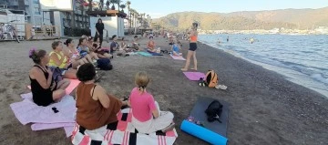 Marmaris'te su yogası ve nefes çalışması