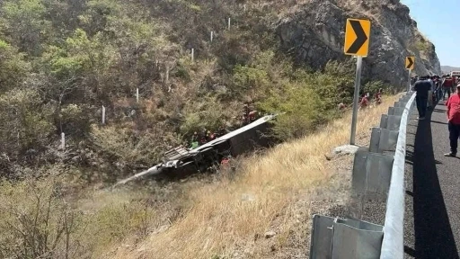 Meksika’da yolcu otobüsü şarampole yuvarlandı: 11 ölü
