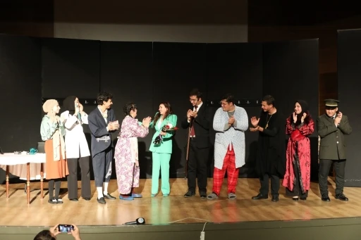 Mektep Melikgazi’nin oyuncuları performanslarıyla alkış topladı
