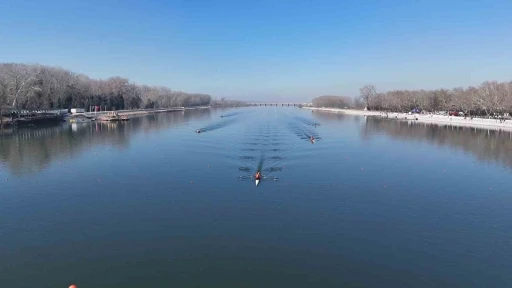 Meriç Nehri’nde Büyükler Türkiye Kürek Şampiyonası heyecanı
