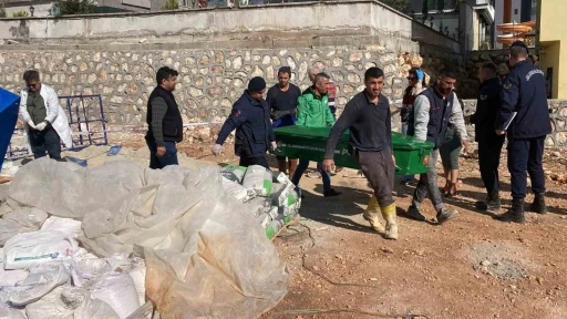 Mersin’de 8. kattan düşen işçi hayatını kaybetti
