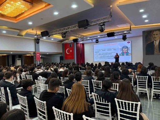 Mersin’de jandarmadan öğrencilere yönelik siber farkındalık eğitimi
