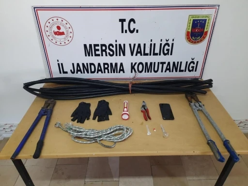 Mersin’de kablo hırsızlığı yaparken yakalanan 2 kişi tutuklandı
