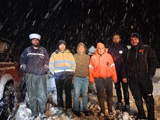 Mezrada mahsur kalan çoban ve koyun sürüsünün imdadına Büyükşehir’in TİSKİ ekibi yetişti
