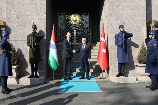 Milli Savunma Bakanı Güler Macar mevkidaşı Bobrovniczky ile görüştü
