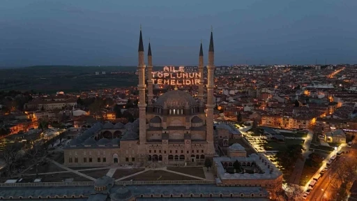 Mimar Sinan’ın şaheseri Selimiye Camisi’nin mahyası Yunanistan ve Bulgaristan’dan görünüyor
