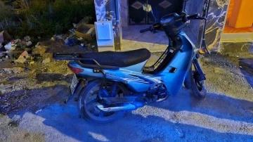 Motosiklet park halindeki araca arkadan çarptı: 2 yaralı
