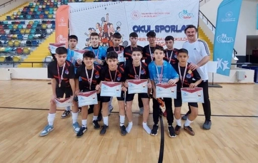 Moymul Ortaokulu Futsal Takımı, grubunu ilk sırada tamamladı
