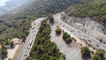 Muğla’da 15 kilometrelik araç kuyruğu oluştu