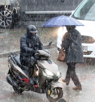 Meteoroloji'den Ani Sel ve Fırtına Uyarısı