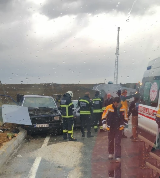 Muratlı-Tekirdağ yolunda kavşakta kaza: 2 yaralı
