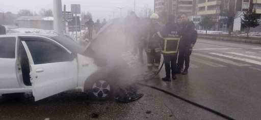 Muş’ta otomobil alev alev yandı
