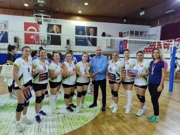 MUĞLA KADINLARI VOLEYBOLDA FIRTINA GİBİ