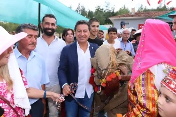 Başkan Aras, Devecik-Âmincik Şenliği'ne Katıldı