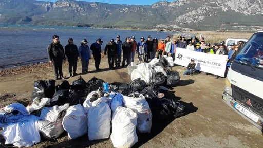 MARMARİS GÖNÜLLÜLERİ GÖKÇE SULAK ALANI'NDA TEMİZLİK YAPTI