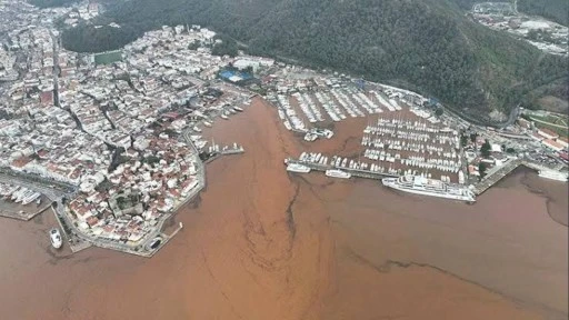 KÖRFEZ KİRLİLİĞİNİ GÖREN GÖZLER KÖR KULAKLAR SAĞIR