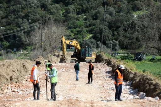 BÜYÜKŞEHİR’DEN MİLAS KIRSALINA 80 MİLYONLUK YOL YATIRIMI