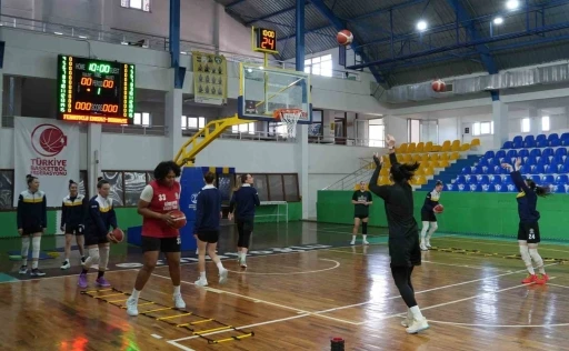 Namağlup kadın basketbolcular, 8 Mart Dünya Kadınlar Günü’nde şampiyonluk için sahada
