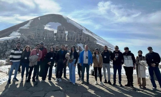 Nemrut Dağı’nın bu yılki ilk misafirleri rehberler oldu
