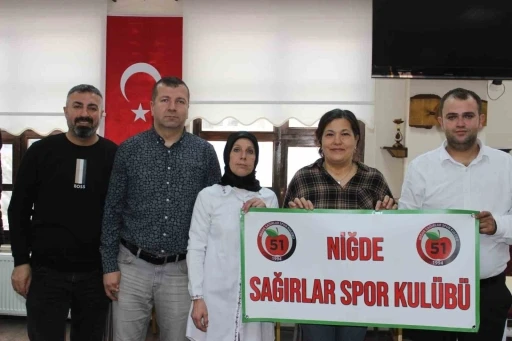 Niğde Sağırlar Spor Kulübü Derneği’nde Mücayip Yıldırım güven tazeledi
