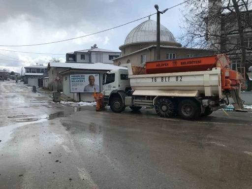 Nilüfer’de yolların açılması için ekipler seferber oldu
