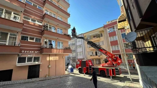 Ocakta unutulan yemek paniğe sebep oldu
