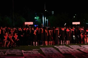 ODTÜ öğrencileri, 2 haftalık Rektör Yozgatlıgil’in konuşmasını sahnenin elektriklerini keserek protesto etti
