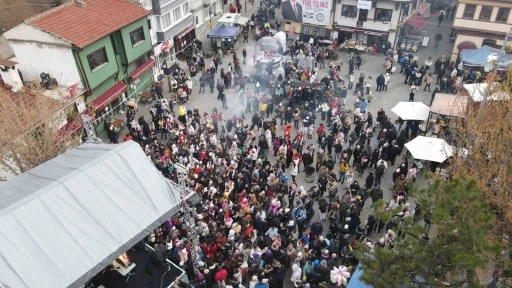 Odunpazarı Belediyesi’nin yeni yıl pazarı büyük ilgi gördü
