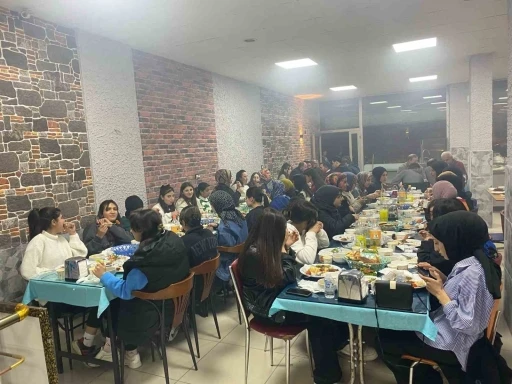 Öğrencilere anlamlı iftar programı
