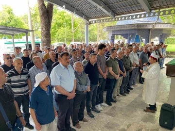 Öğrencileriyle voleybol oynarken vefat eden öğretmen toprağa verildi
