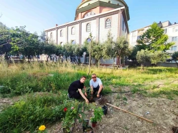 Öğretmen ve öğrencilerinden örnek davranış
