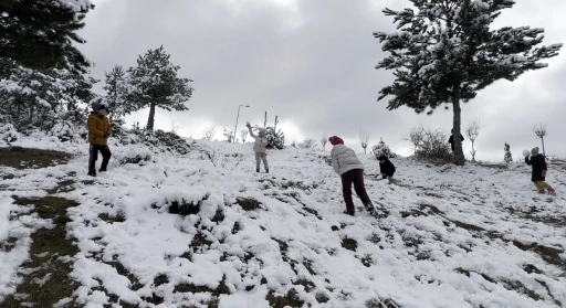 Okulların tatil edildiği Kastamonu’da çocukların kar keyfi
