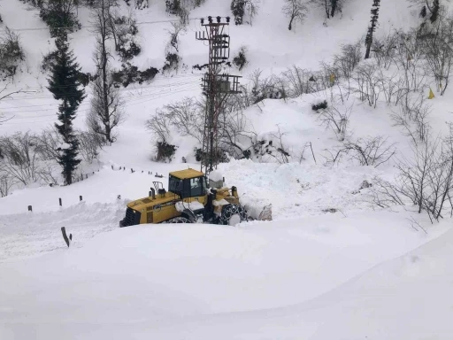 Ordu’da karda mahsur kalan yaşlı adam kurtarıldı
